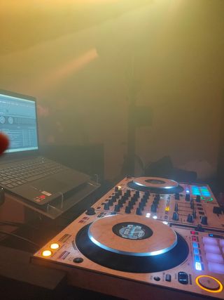 ALQUILER DE SONIDO E ILUMINACIÓN