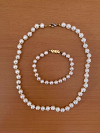 Collar y pulsera de perlas artificiales