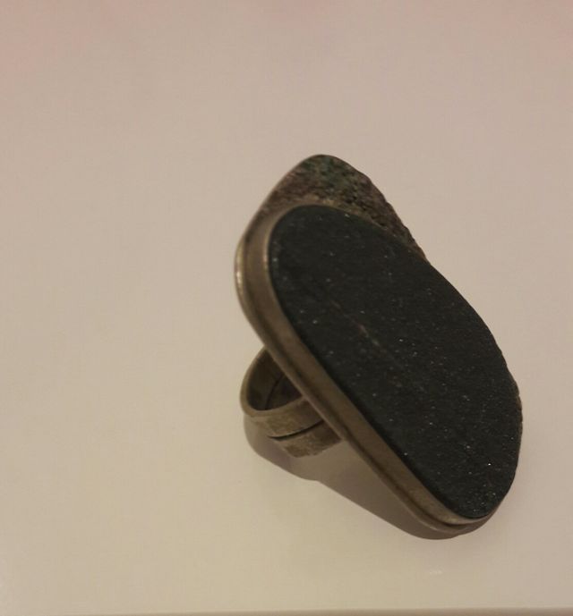 Anillo con piedra natural