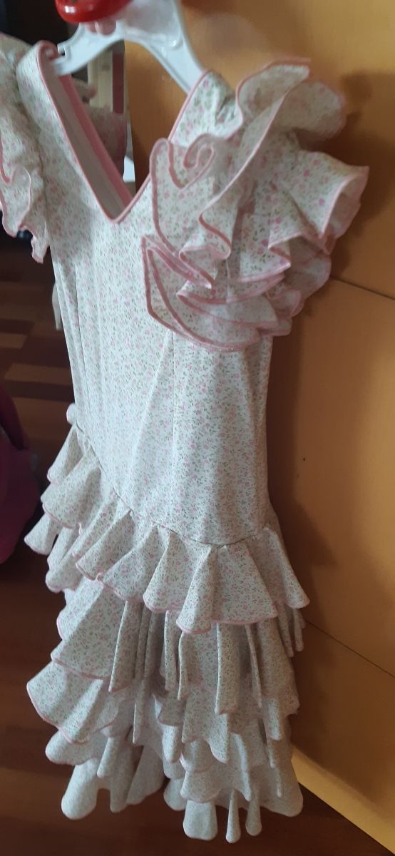 Traje de flamenca con mantón niña 3-5 años