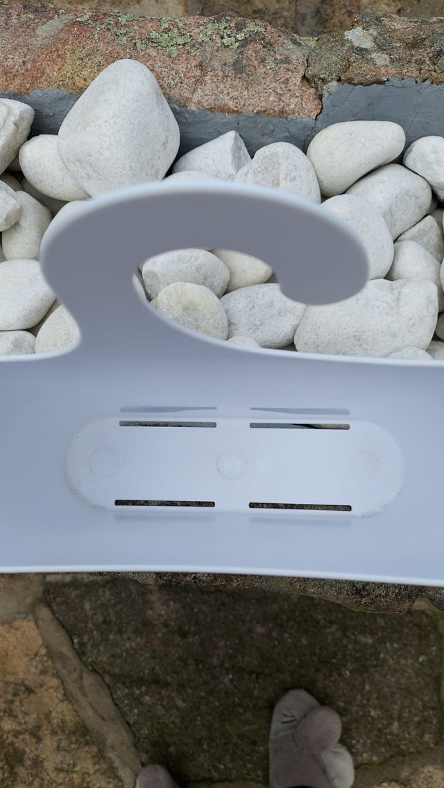 Cuelga esponjas, champús, etc...portátil para baño