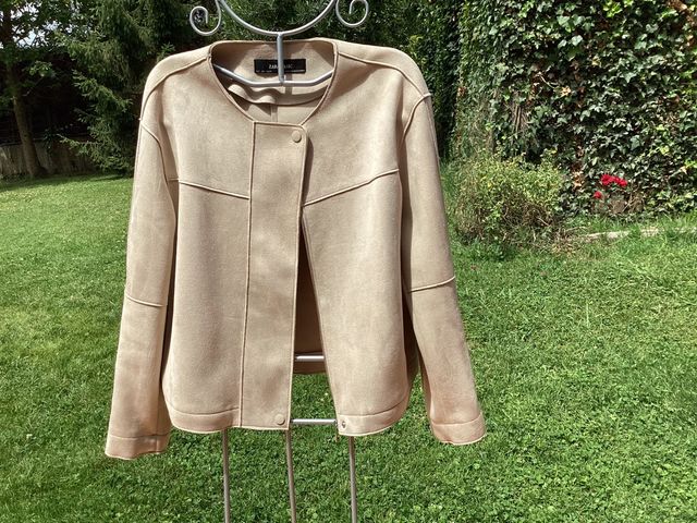 Cazadora blanca de Zara