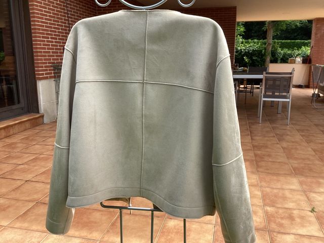 Cazadora blanca de Zara