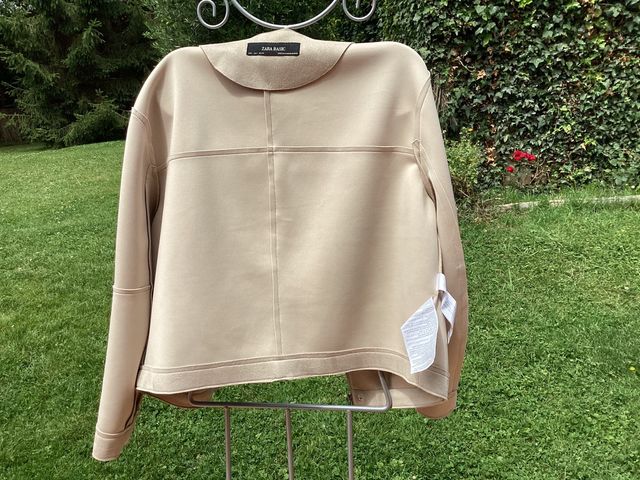 Cazadora blanca de Zara