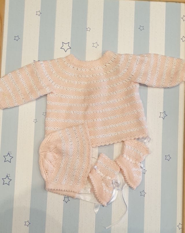 Conjunto recien nacido hecho a mano