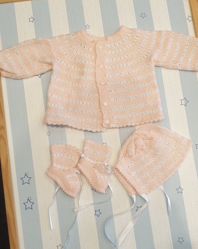 Conjunto recien nacido hecho a mano