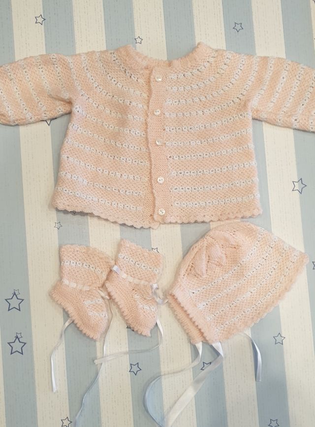 Conjunto recien nacido hecho a mano