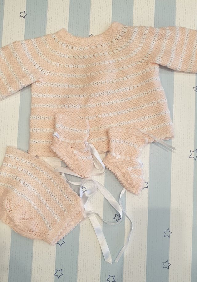 Conjunto recien nacido hecho a mano