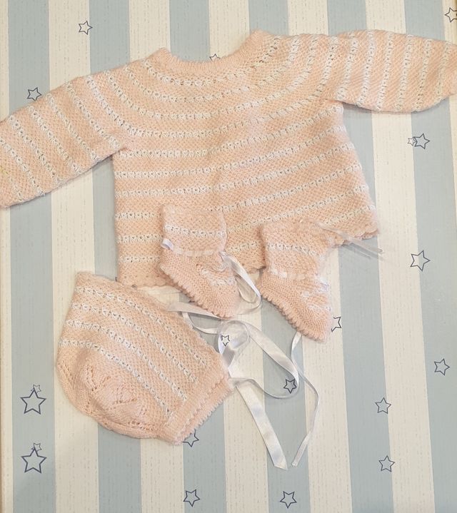 Conjunto recien nacido hecho a mano