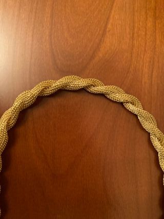 Cinturón dorado trenzado