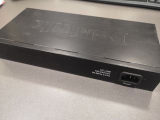 Switch D-Link 16 puertos 