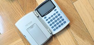 Calcolatrice, radio, orologio, calendario