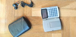Calcolatrice, radio, orologio, calendario