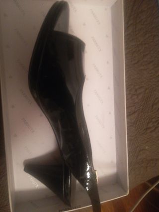Sandalia charol negro Farrutx