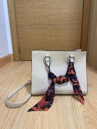 Bolso Bershka mediano beige mujer. SOLO ENVIO