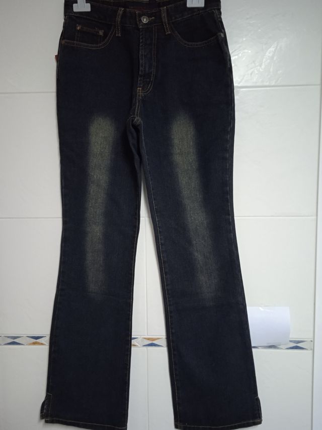 Pantalón vaquero acampanado