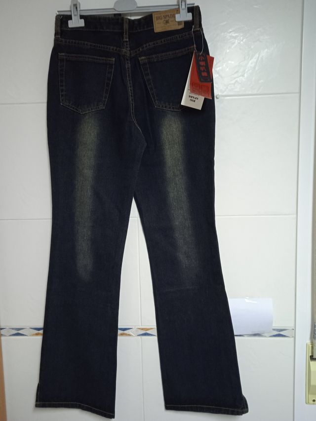 Pantalón vaquero acampanado