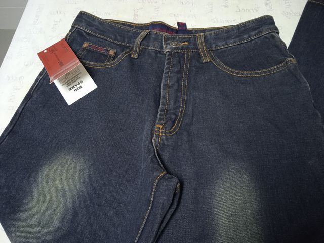 Pantalón vaquero acampanado