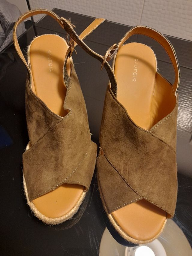 sandalias cuña color verde caqui