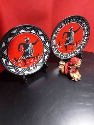 coppia di piatti in ceramica decorato vintage 