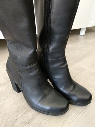 BOTAS ALTAS PIEL NEGRAS