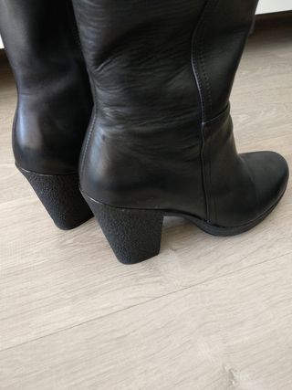 BOTAS ALTAS PIEL NEGRAS