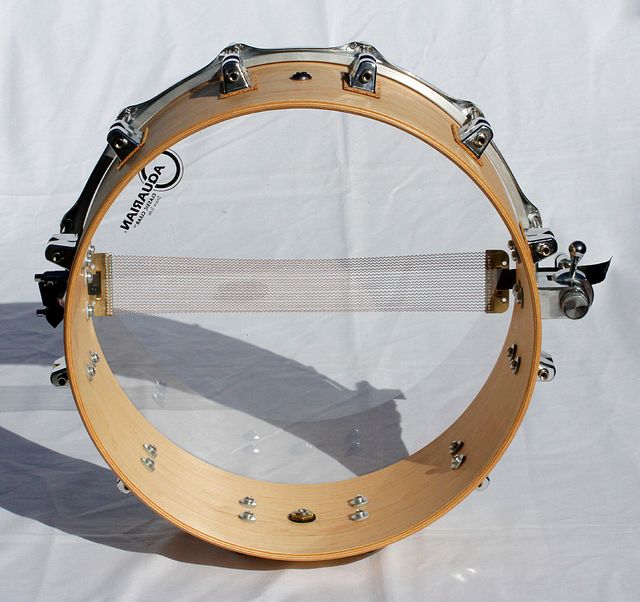 Caja de 14" con casco de arce y 12 bellotas