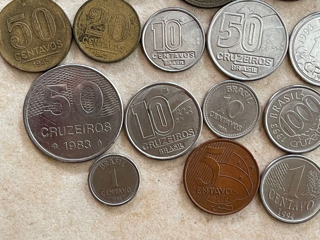 Lote com 24 moedas antigas do Brasil 