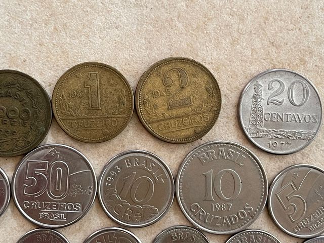 Lote com 24 moedas antigas do Brasil 