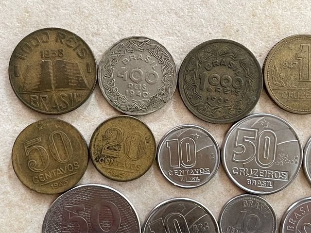 Lote com 24 moedas antigas do Brasil 