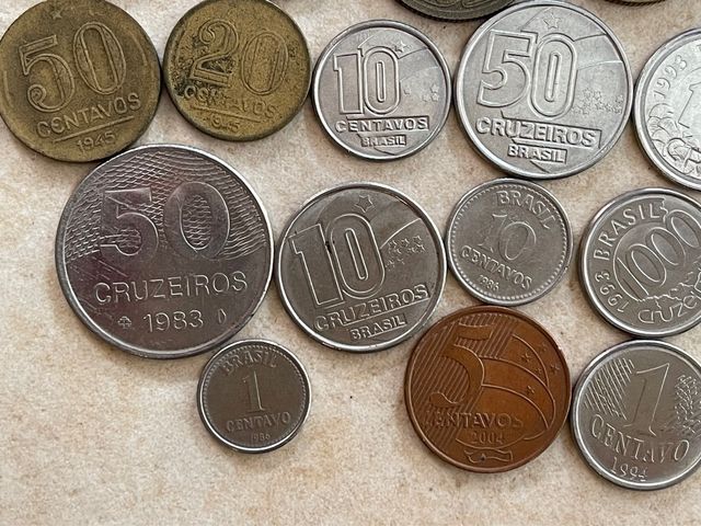 Lote com 24 moedas antigas do Brasil 