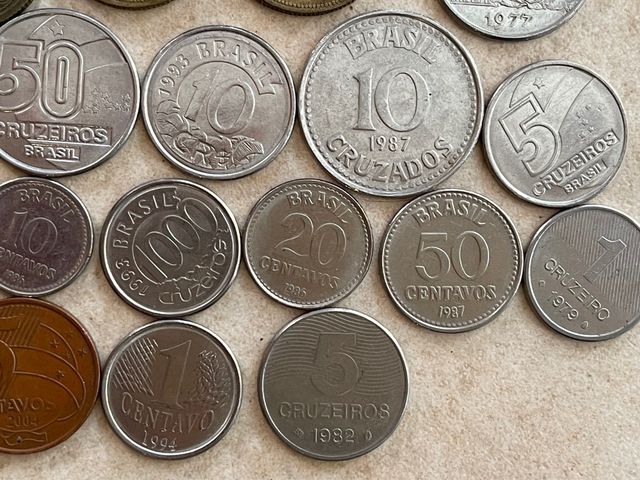 Lote com 24 moedas antigas do Brasil 