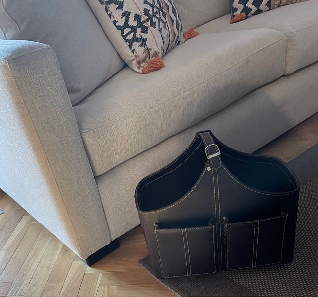 Cremalheira para revista em pele castanha