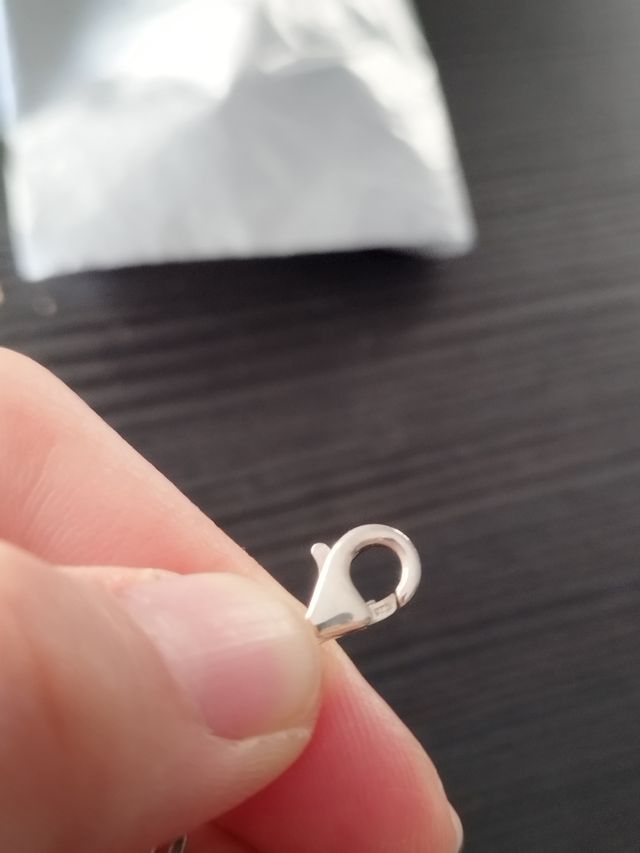 Pulsera ambar con forma de mariposas