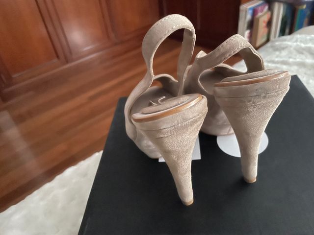 Sandalia de tacón de Zara