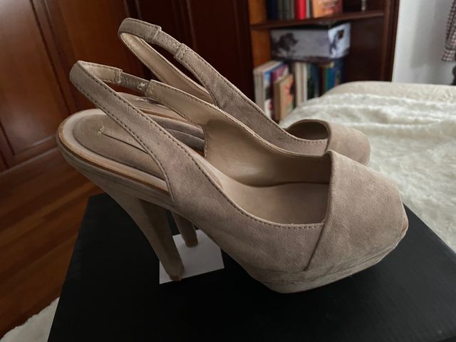 Sandalia de tacón de Zara