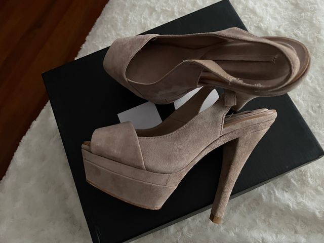 Sandalia de tacón de Zara