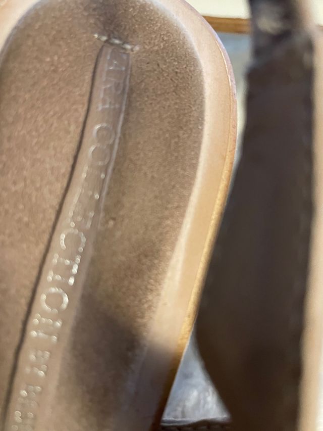 Sandalia de tacón de Zara