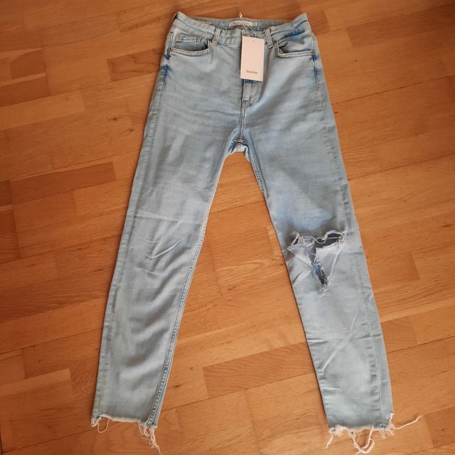 Pantalón vaquero roto