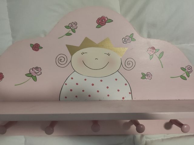 Perchero estantería para habitación infantil