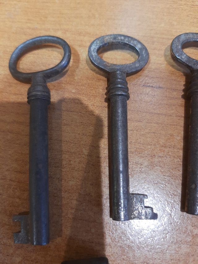 6 LLAVES ANTIGUAS