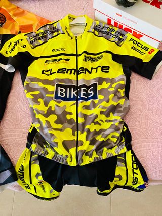 Conjunto bici y zapatilla