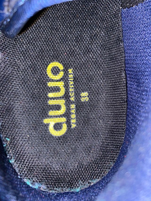 Zapatillas marca DUUO talla 38