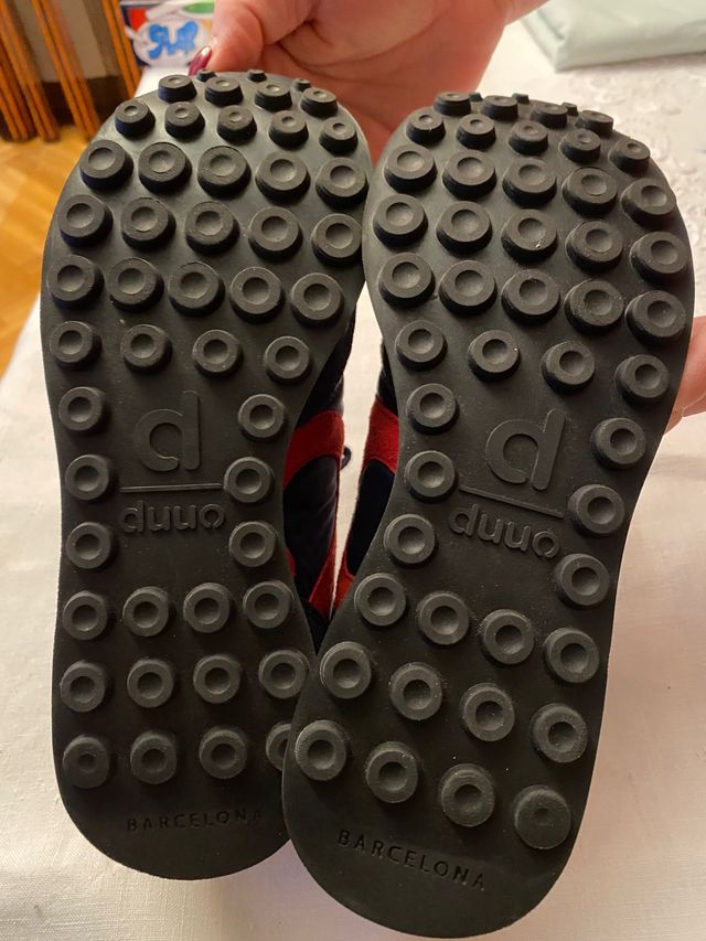 Zapatillas marca DUUO talla 38
