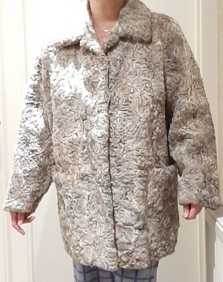 CHAQUETON DE PIEL DE ASTRACAN.