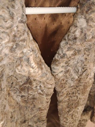 CHAQUETON DE PIEL DE ASTRACAN.