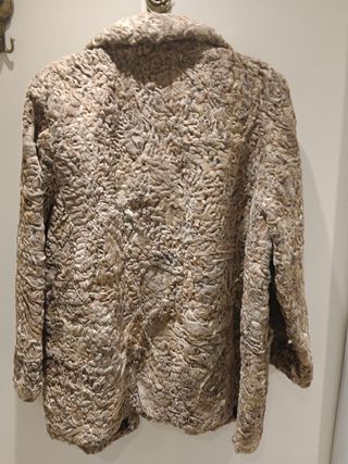 CHAQUETON DE PIEL DE ASTRACAN.