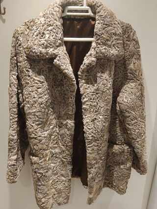 CHAQUETON DE PIEL DE ASTRACAN.