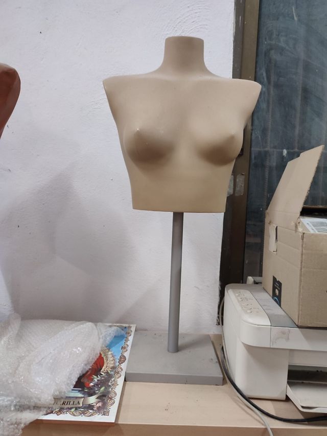 Mannequi Bustos costureira