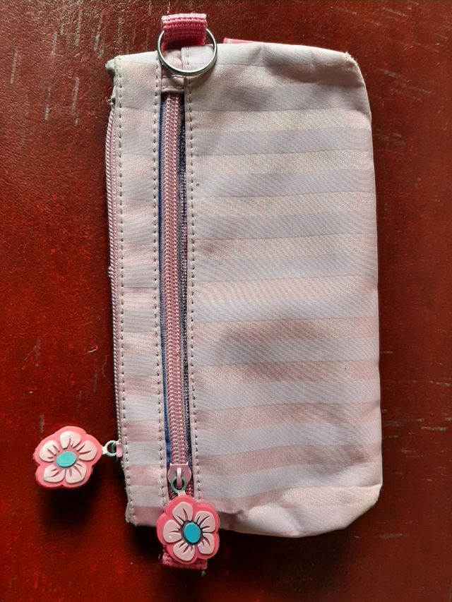 Estuche rosa con dos cremalleras